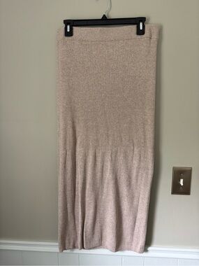 GAP - Rib Knit Maxi Skirt in Light Beige